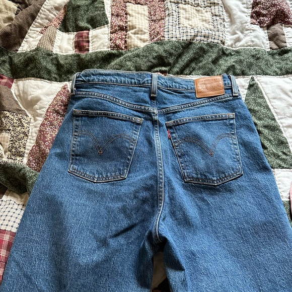 Levi’s Ribcage Jeans - Picture 3 of 5